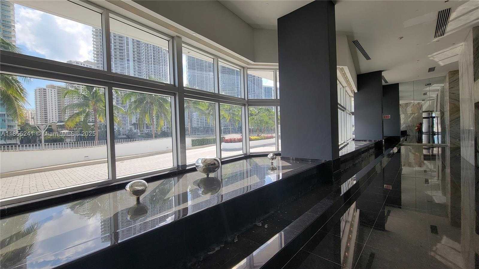 Small Image of 325 SOUTH BISCAYNE BLVD #3218, Miami Number 7