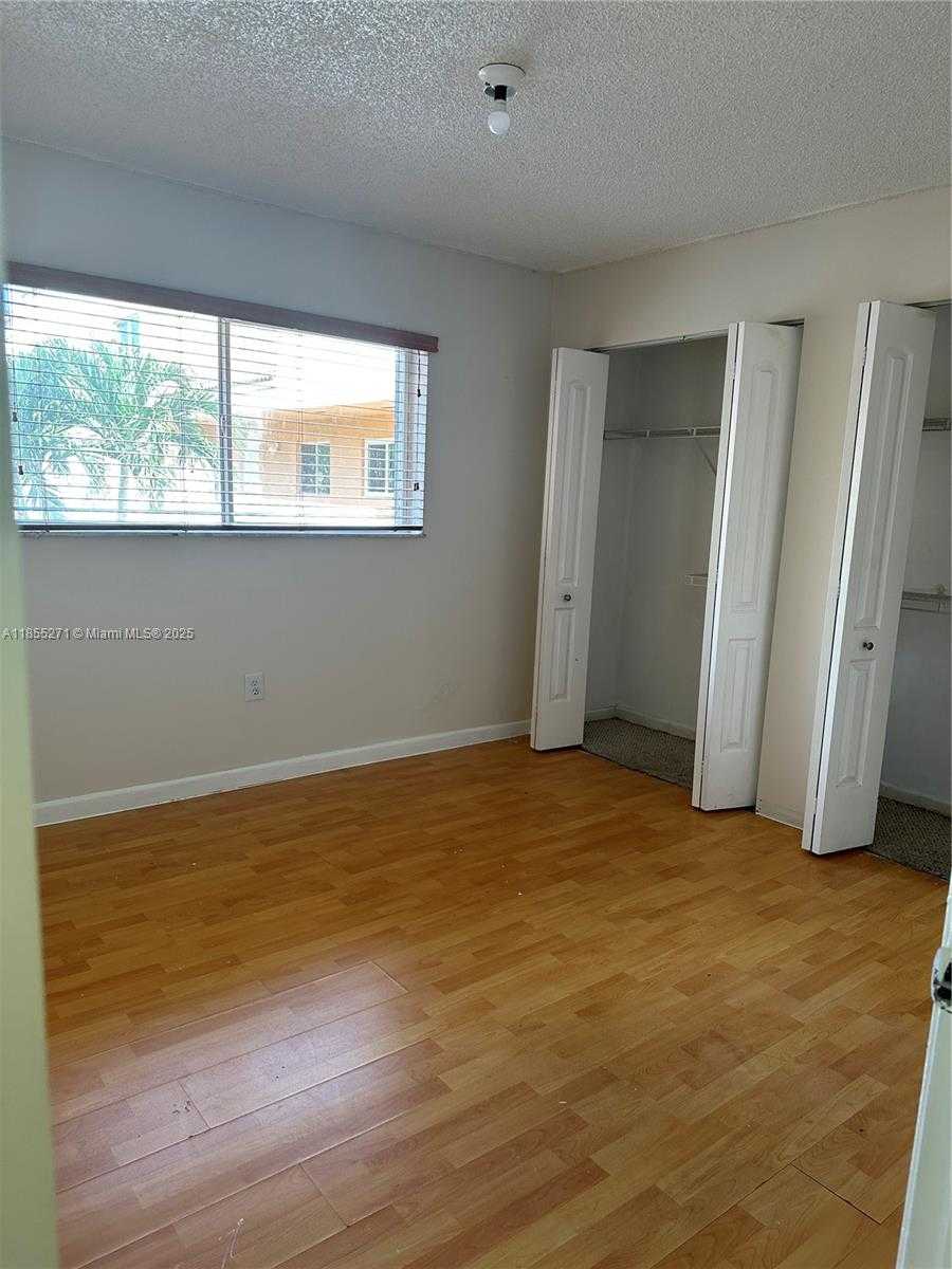 Small Image of Miami Number 16