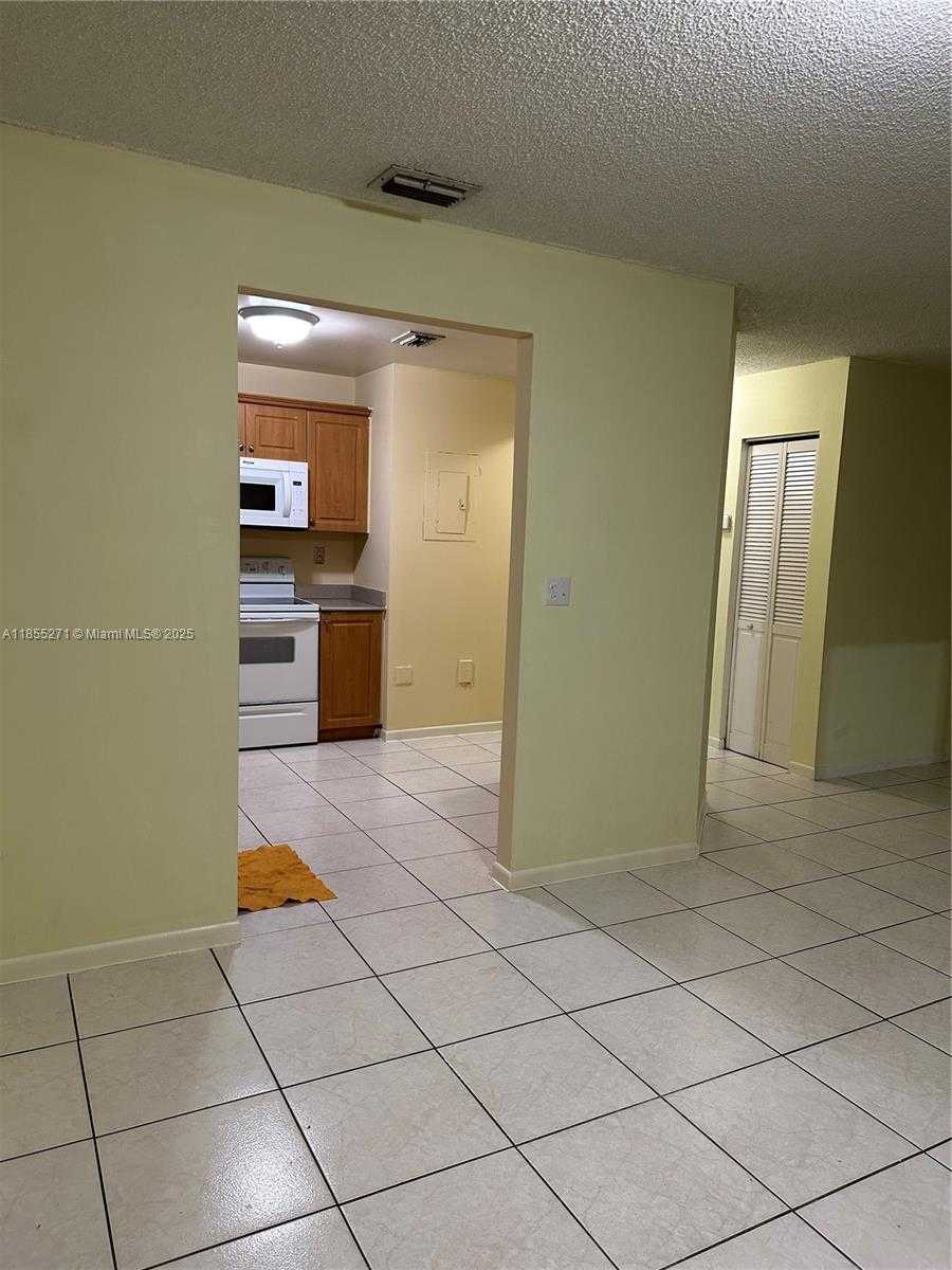Small Image of Miami Number 24