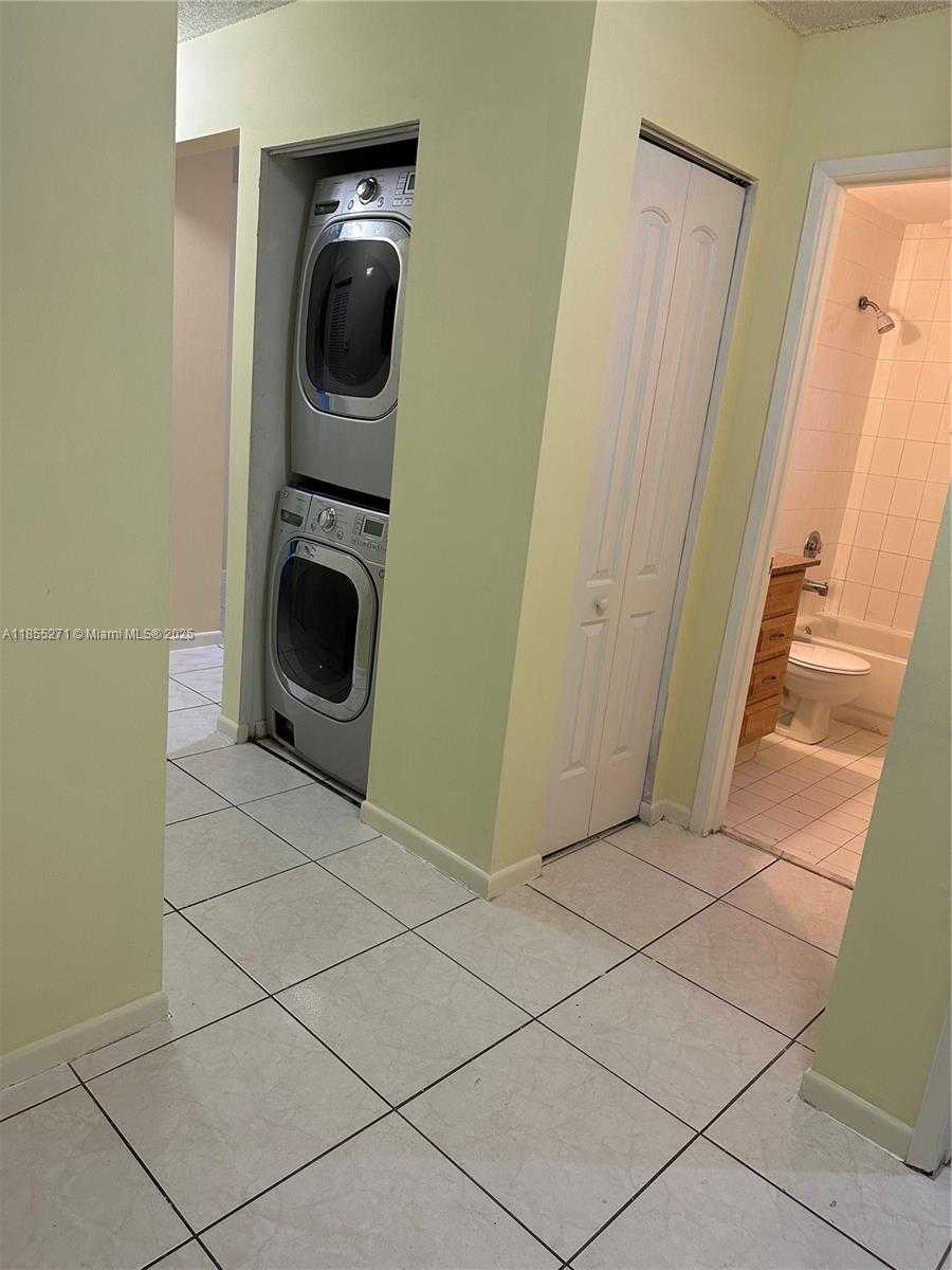 Small Image of Miami Number 28