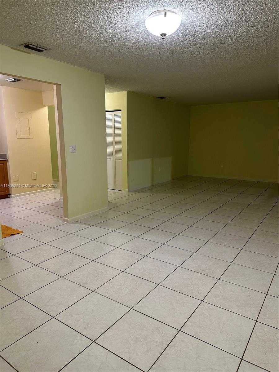 Small Image of Miami Number 31