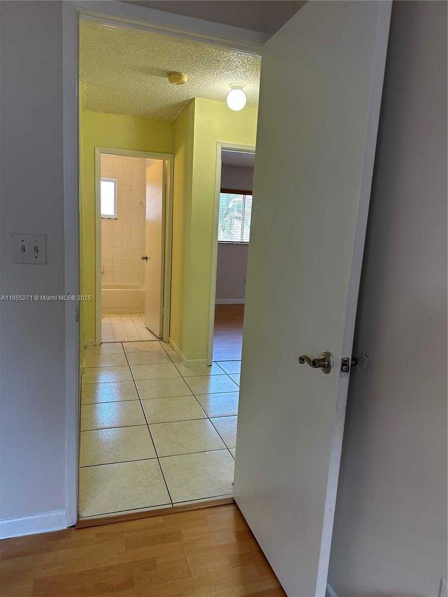 Small Image of Miami Number 6