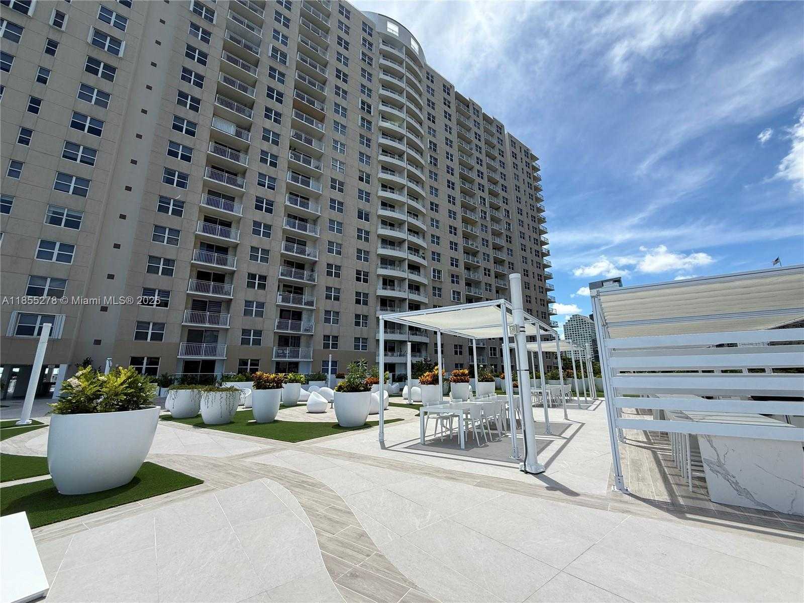 Small Image of 770 CLAUGHTON ISLAND DR #1703, Miami Number 49