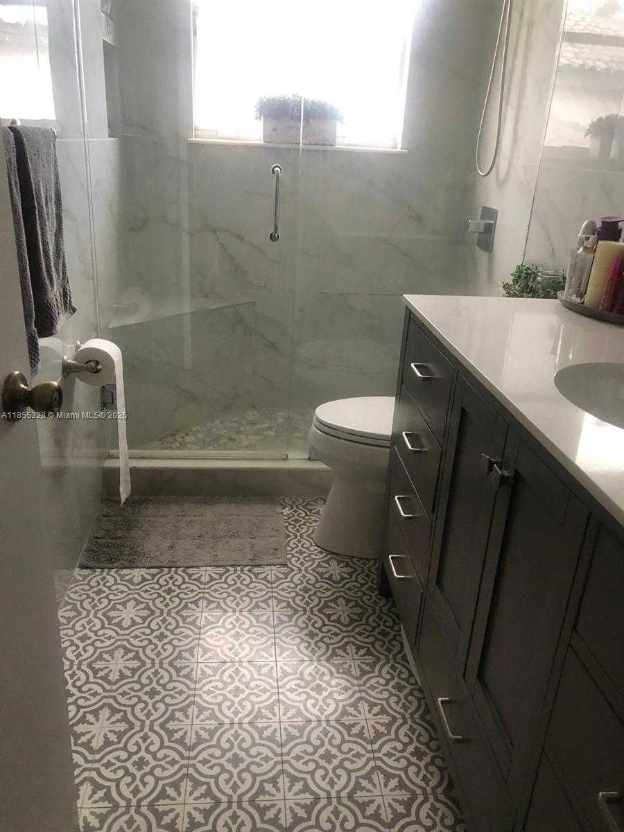 Small Image of 343 SOUTH WEST 183RD TER #343, Pembroke Pines Number 11