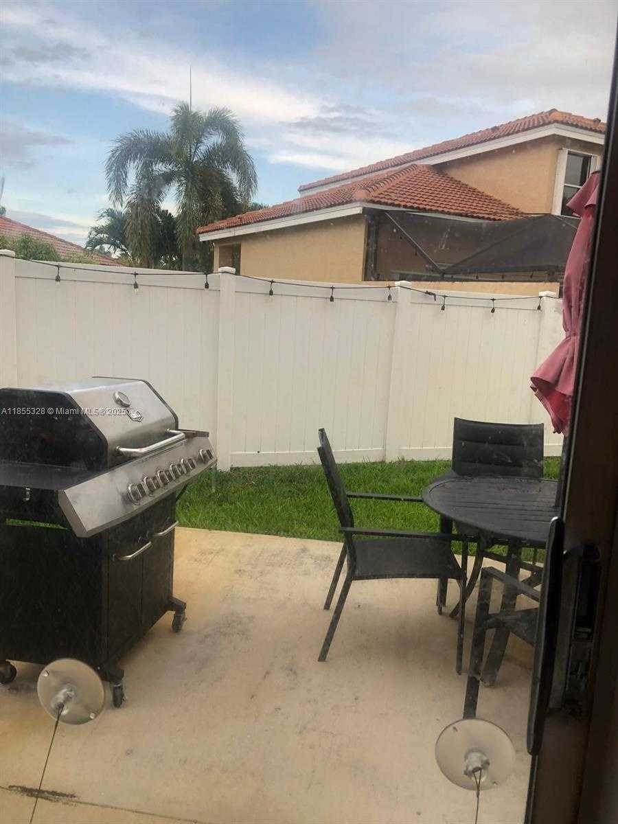 Small Image of 343 SOUTH WEST 183RD TER #343, Pembroke Pines Number 18