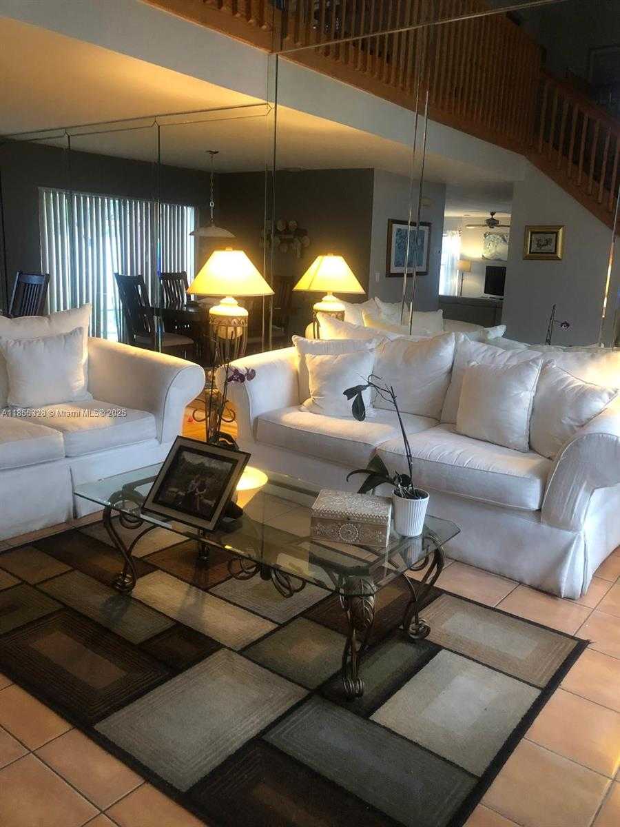 Small Image of 343 SOUTH WEST 183RD TER #343, Pembroke Pines Number 2