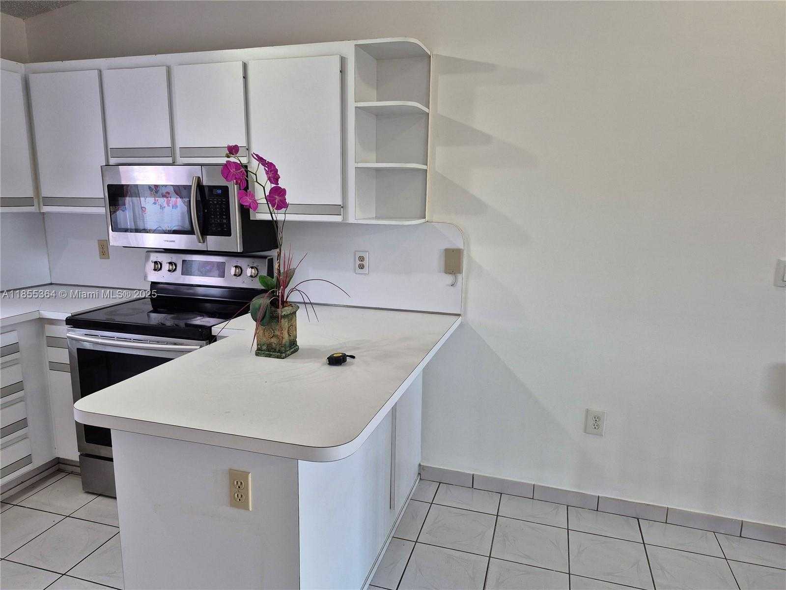 Small Image of 2246 W 74th St, Hialeah, FL 33016, USA Number 10