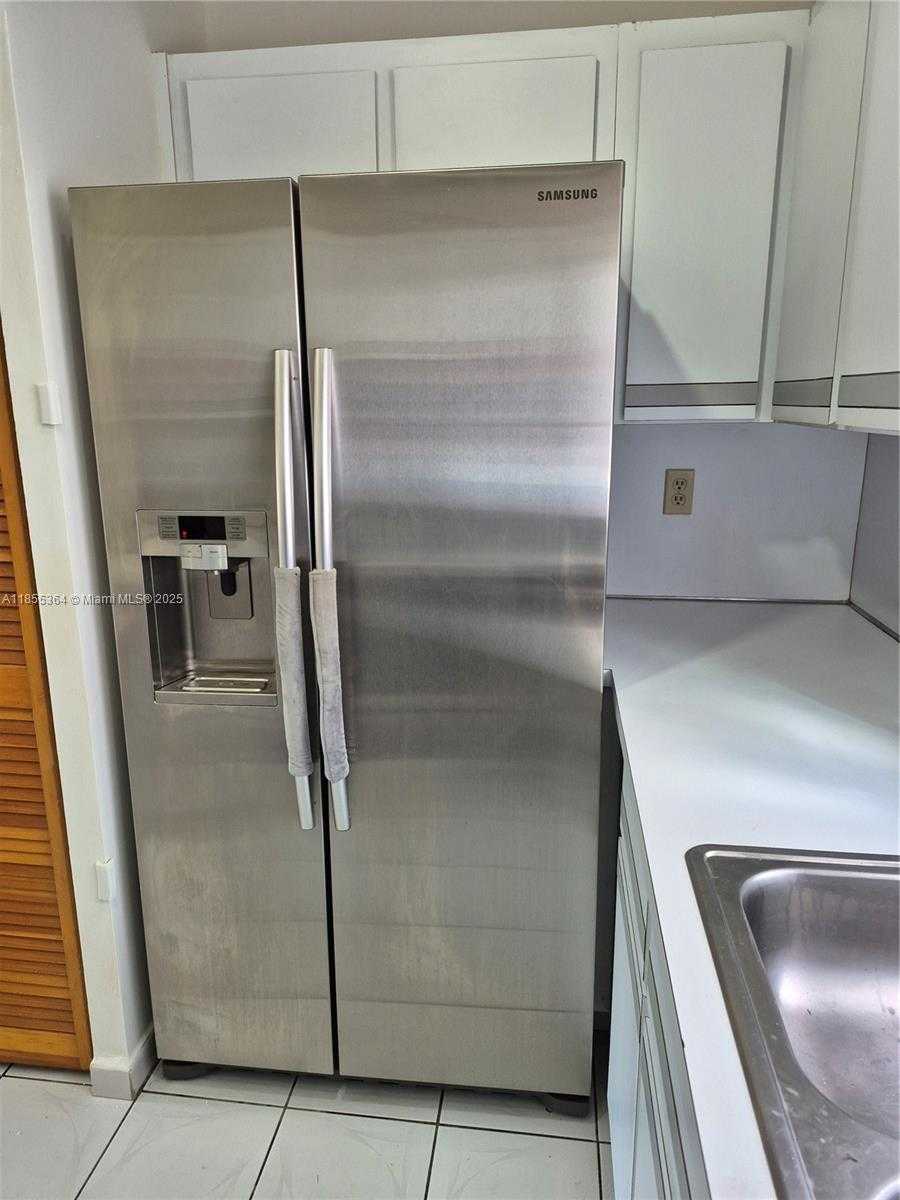 Small Image of 2246 W 74th St, Hialeah, FL 33016, USA Number 11