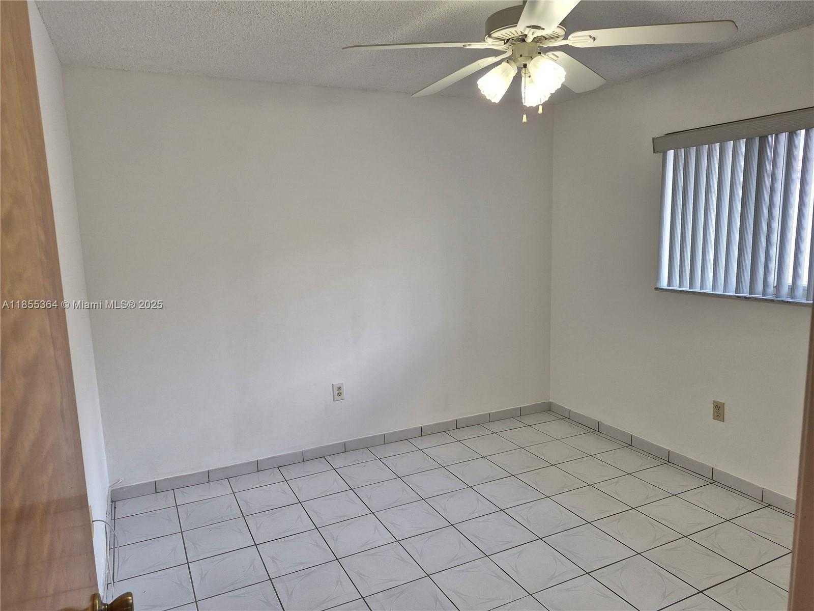 Small Image of 2246 W 74th St, Hialeah, FL 33016, USA Number 14