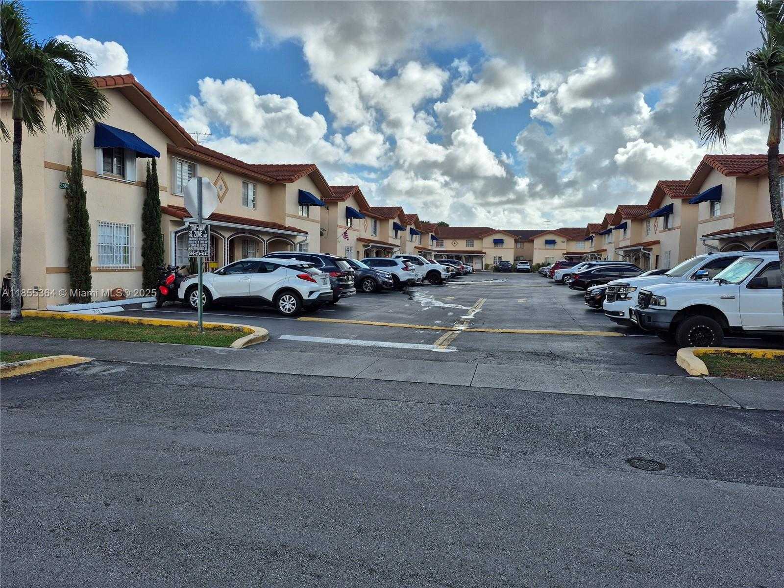 Small Image of 2246 W 74th St, Hialeah, FL 33016, USA Number 2