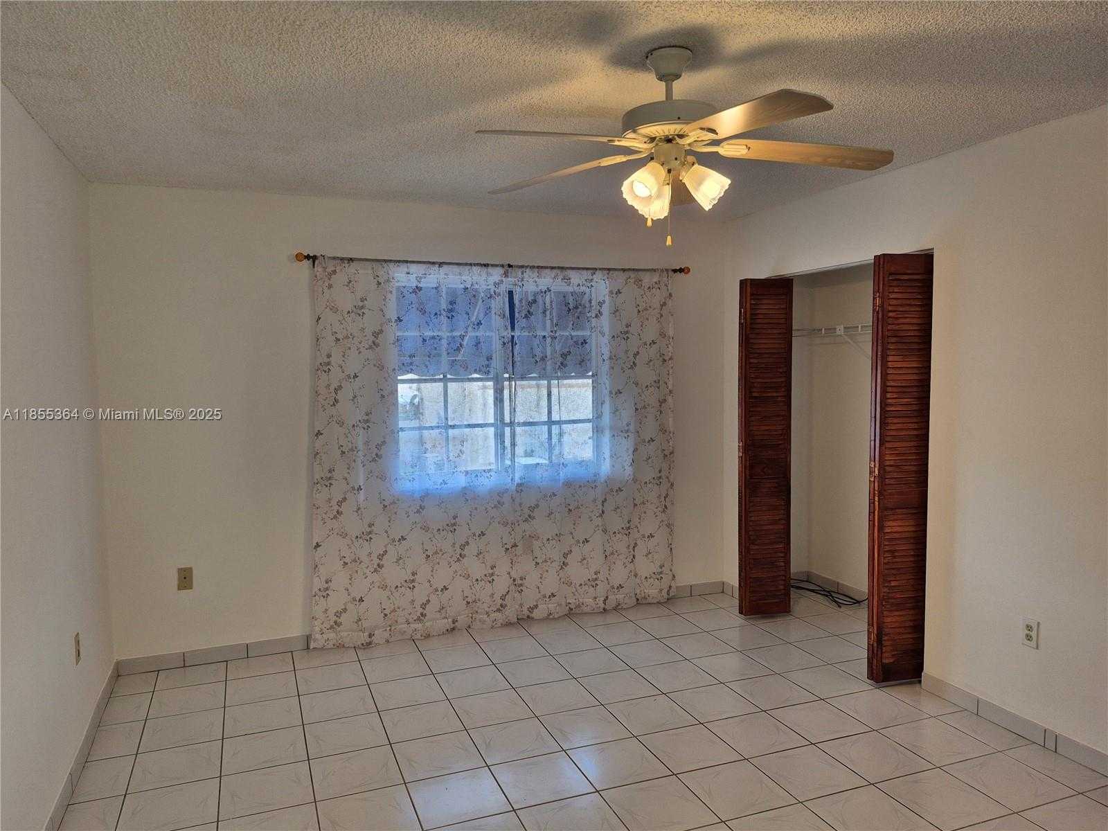Small Image of 2246 W 74th St, Hialeah, FL 33016, USA Number 20