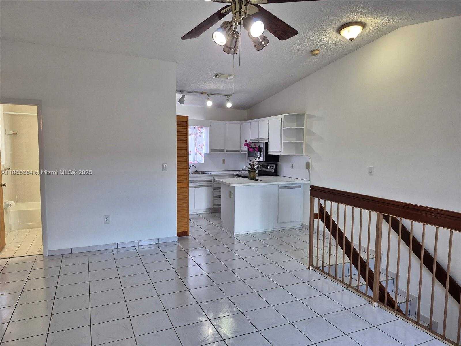 Small Image of 2246 W 74th St, Hialeah, FL 33016, USA Number 3