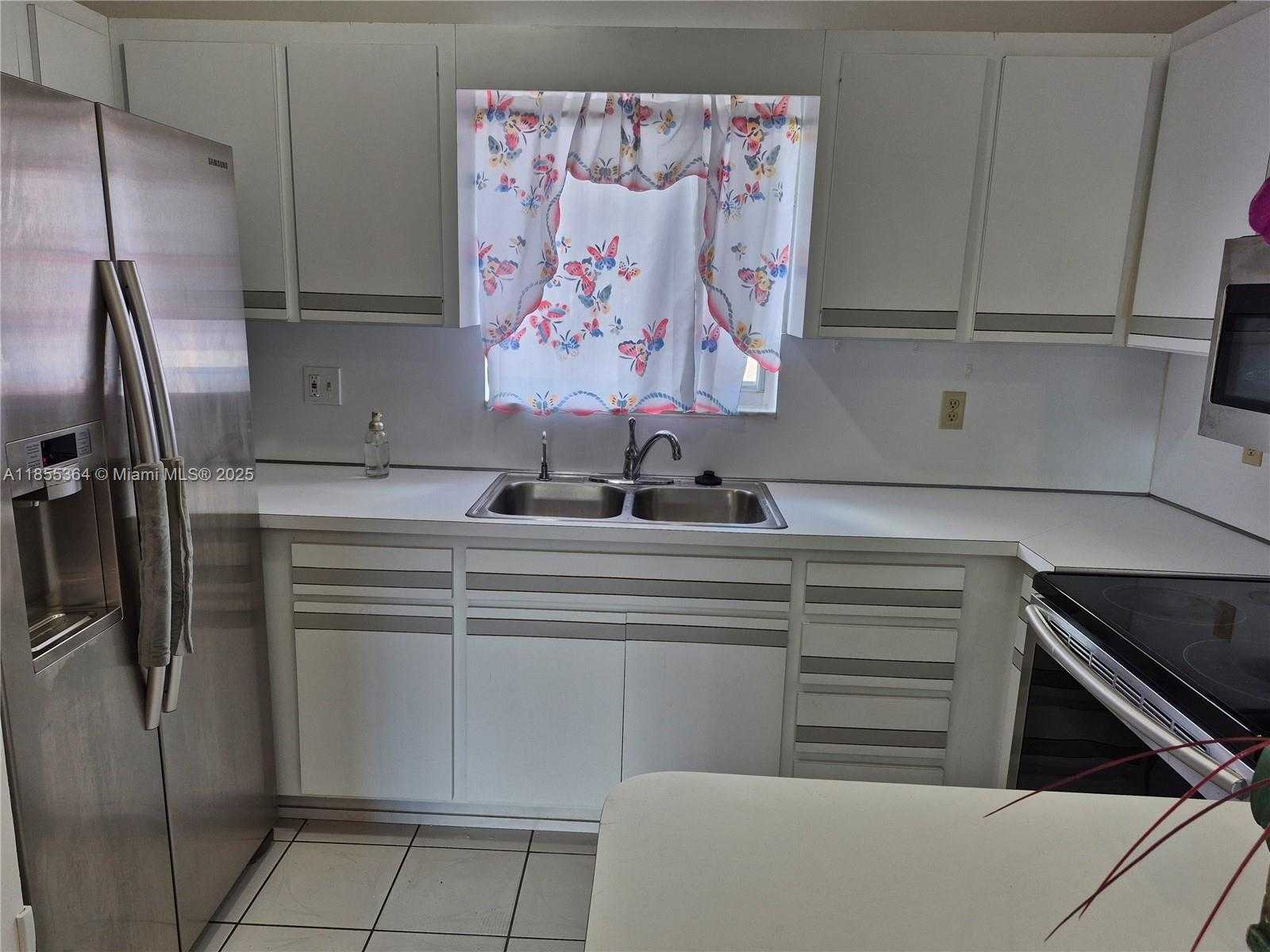 Small Image of 2246 W 74th St, Hialeah, FL 33016, USA Number 8