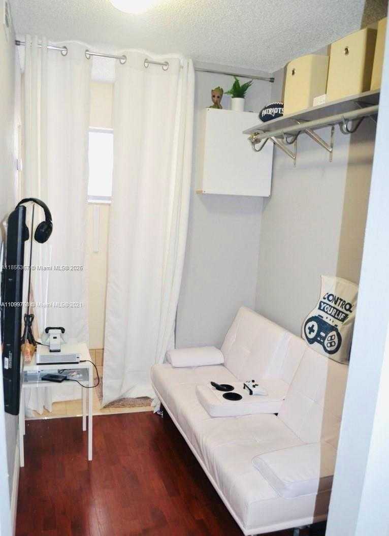 Small Image of 9367 FONTAINEBLEAU BLVD #G225, Miami Number 10