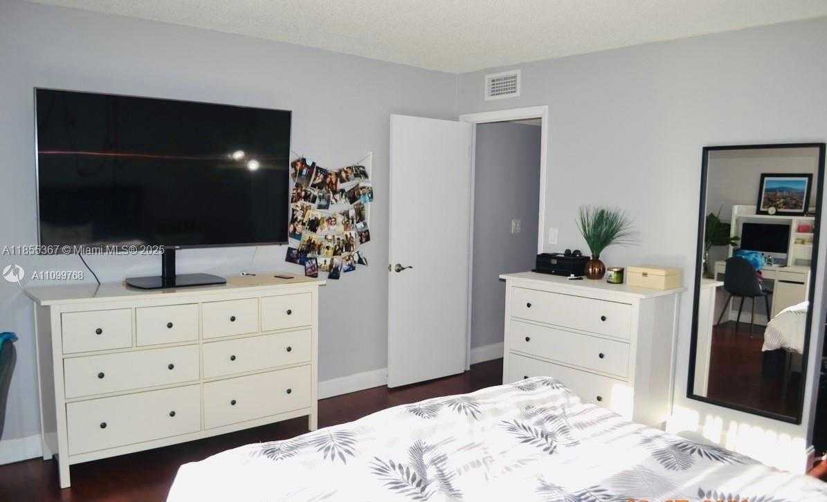 Small Image of 9367 FONTAINEBLEAU BLVD #G225, Miami Number 15