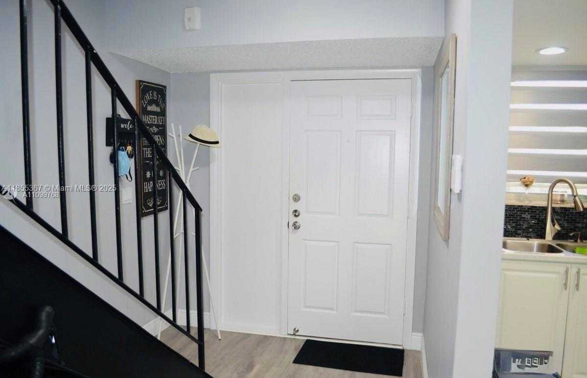 Small Image of 9367 FONTAINEBLEAU BLVD #G225, Miami Number 4