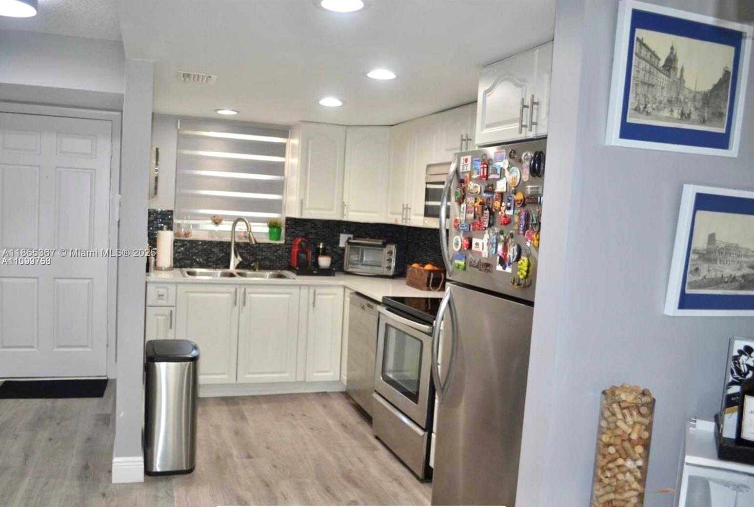 Small Image of 9367 FONTAINEBLEAU BLVD #G225, Miami Number 5