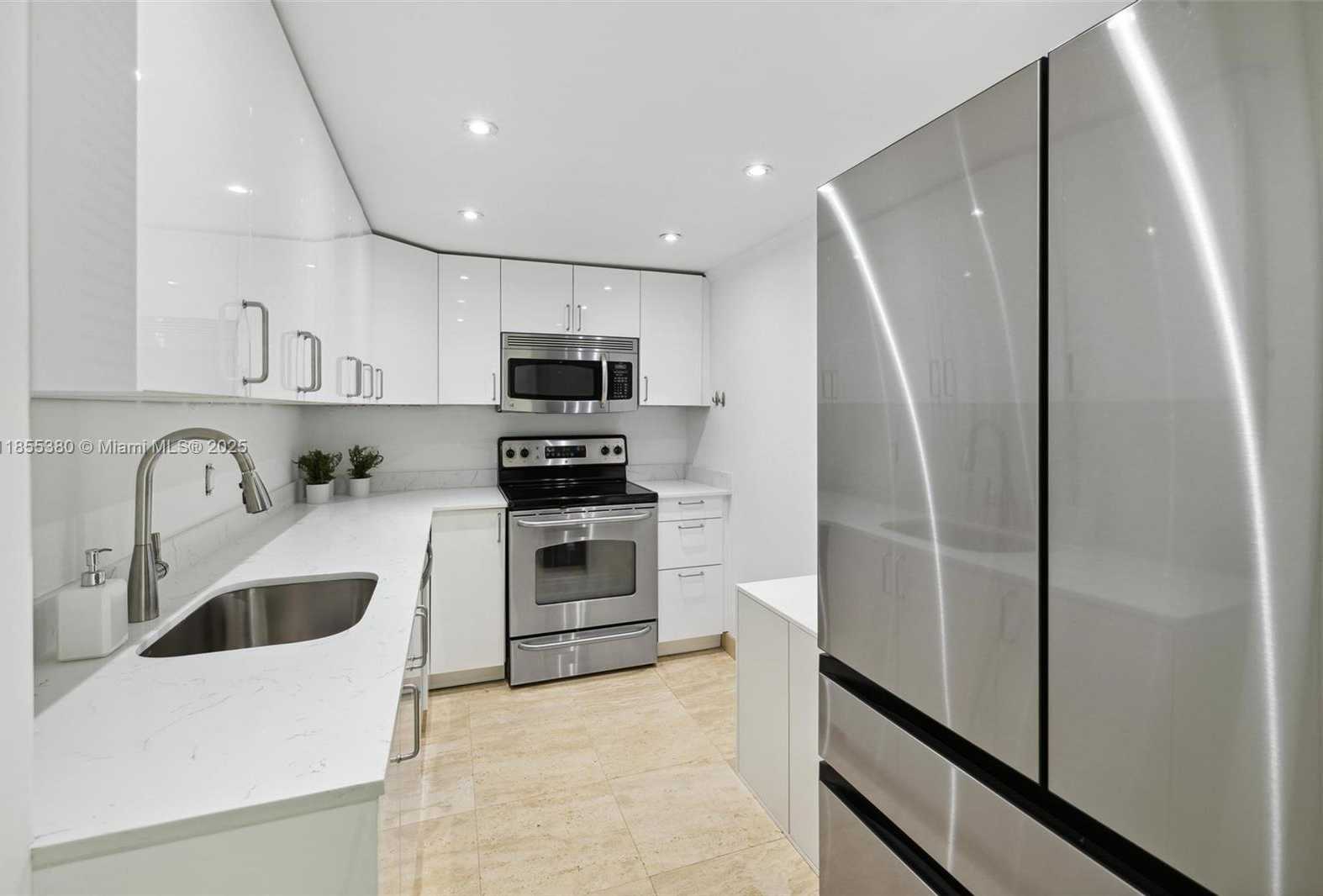 Small Image of 200 SOUTH EAST 15TH RD #4B, Miami Number 3