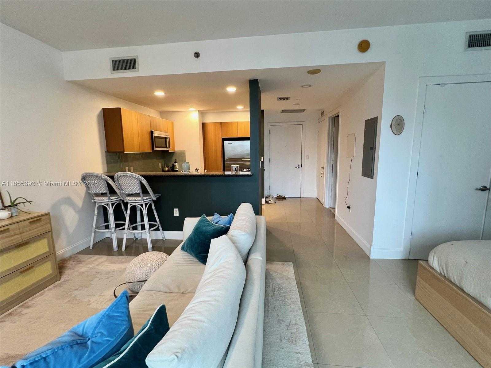 Small Image of 1060 BRICKELL AVE #1909, Miami Number 4