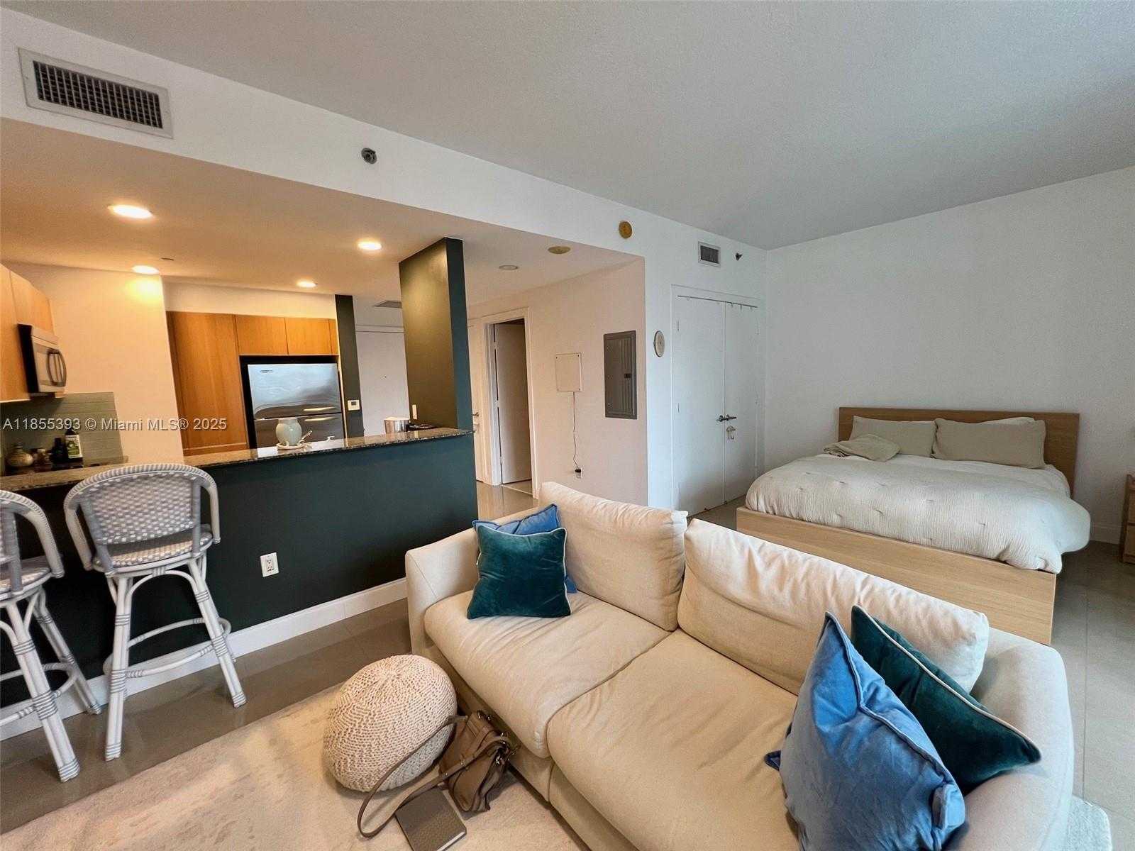 Small Image of 1060 BRICKELL AVE #1909, Miami Number 5