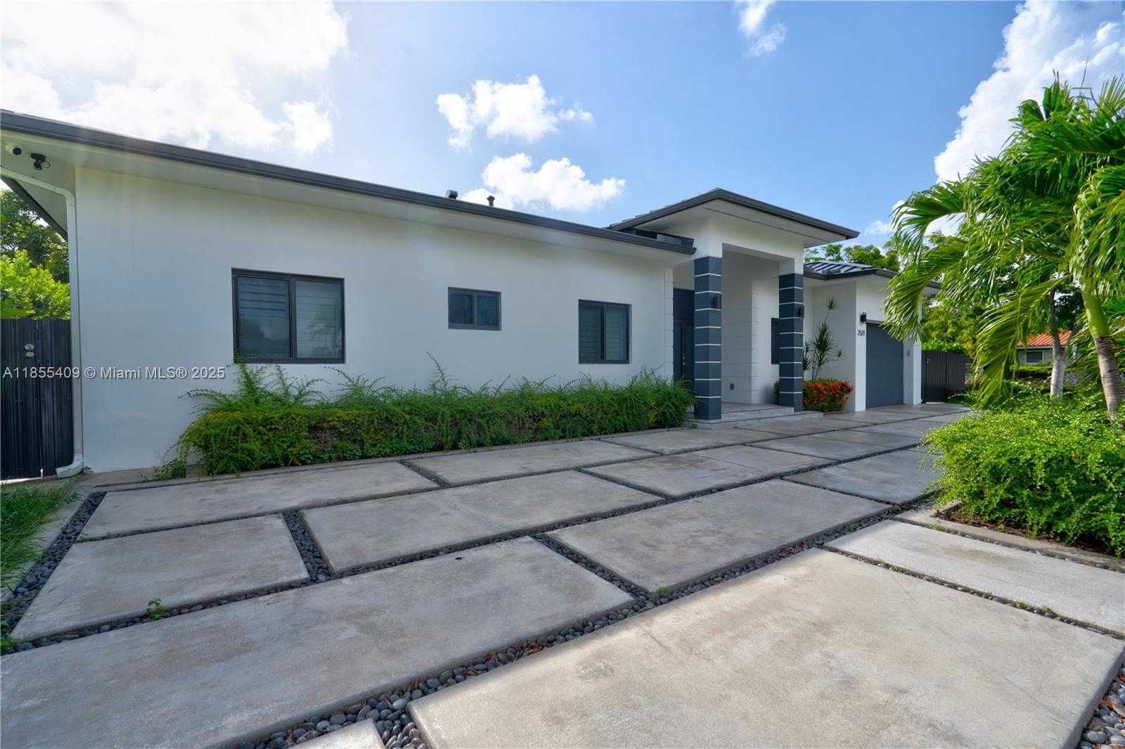 Small Image of 2521 SOUTH WEST 105TH AVE, Miami Number 17