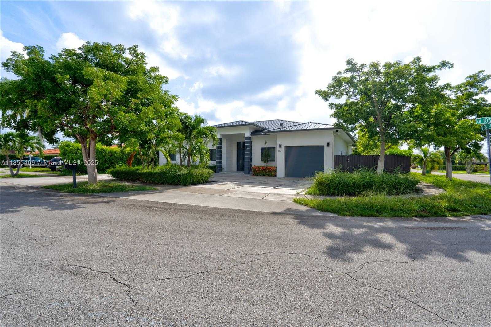 Small Image of 2521 SOUTH WEST 105TH AVE, Miami Number 20