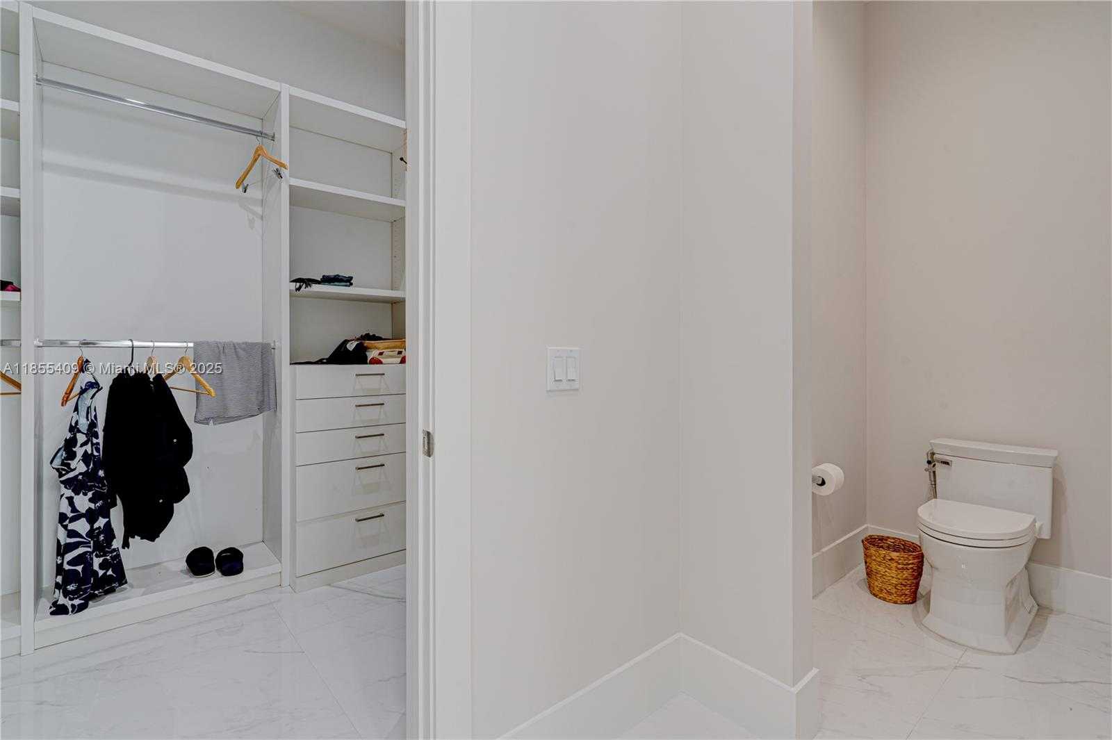 Small Image of 2521 SOUTH WEST 105TH AVE, Miami Number 29