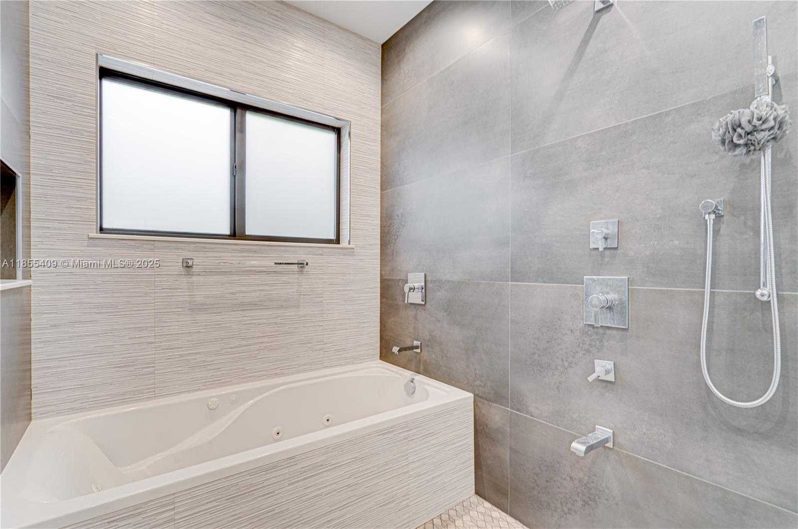 Small Image of 2521 SOUTH WEST 105TH AVE, Miami Number 30