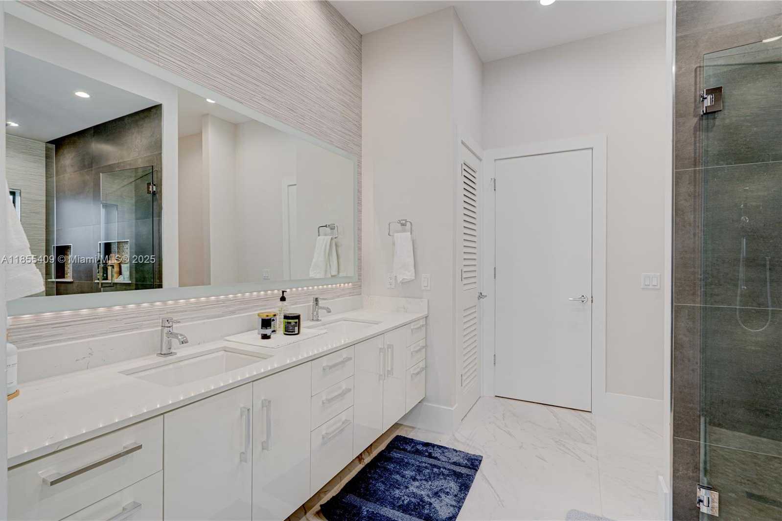 Small Image of 2521 SOUTH WEST 105TH AVE, Miami Number 32