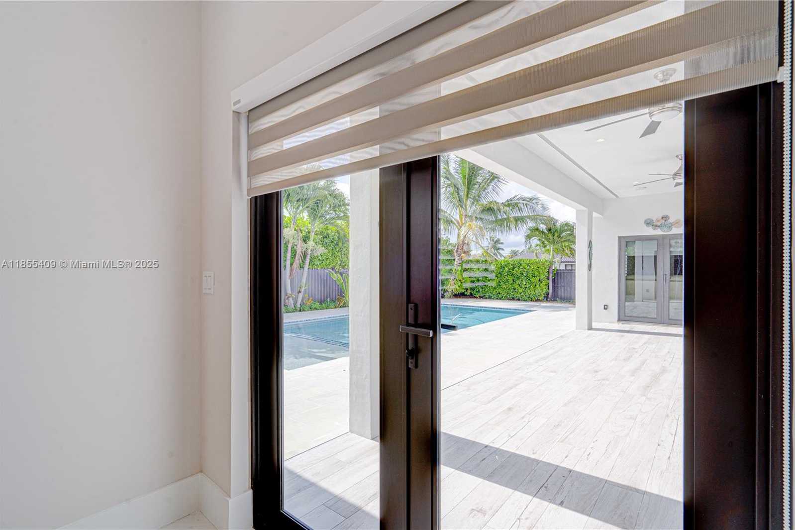 Small Image of 2521 SOUTH WEST 105TH AVE, Miami Number 35