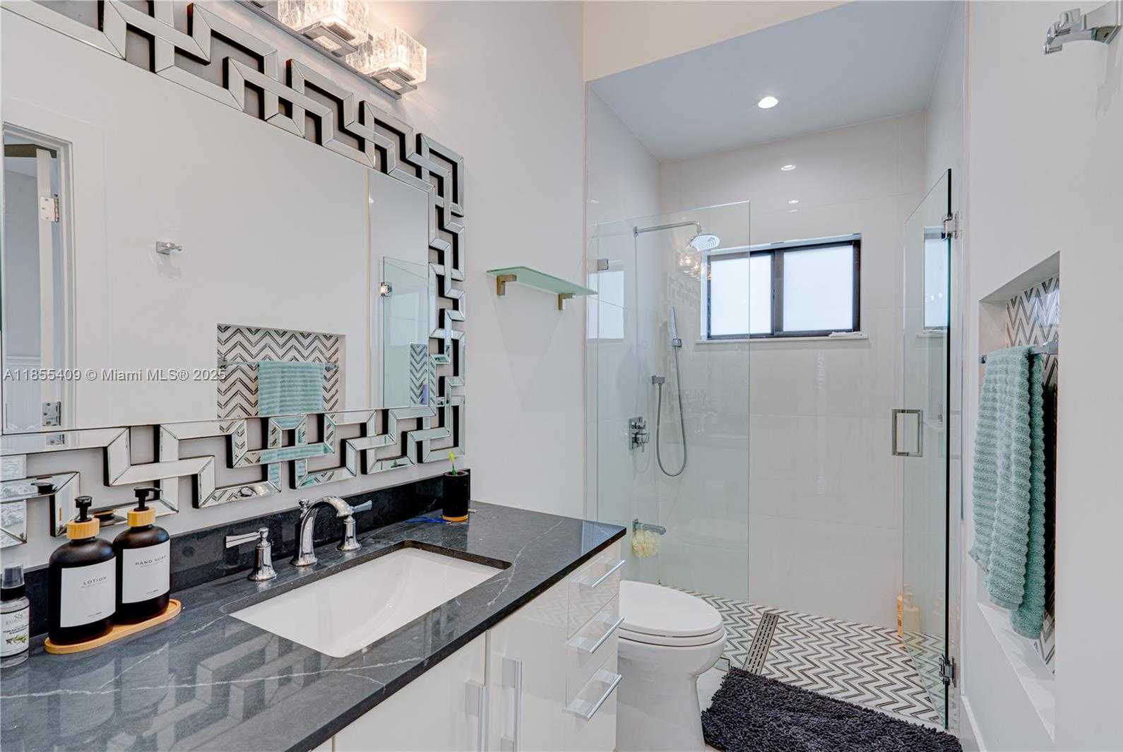 Small Image of 2521 SOUTH WEST 105TH AVE, Miami Number 43