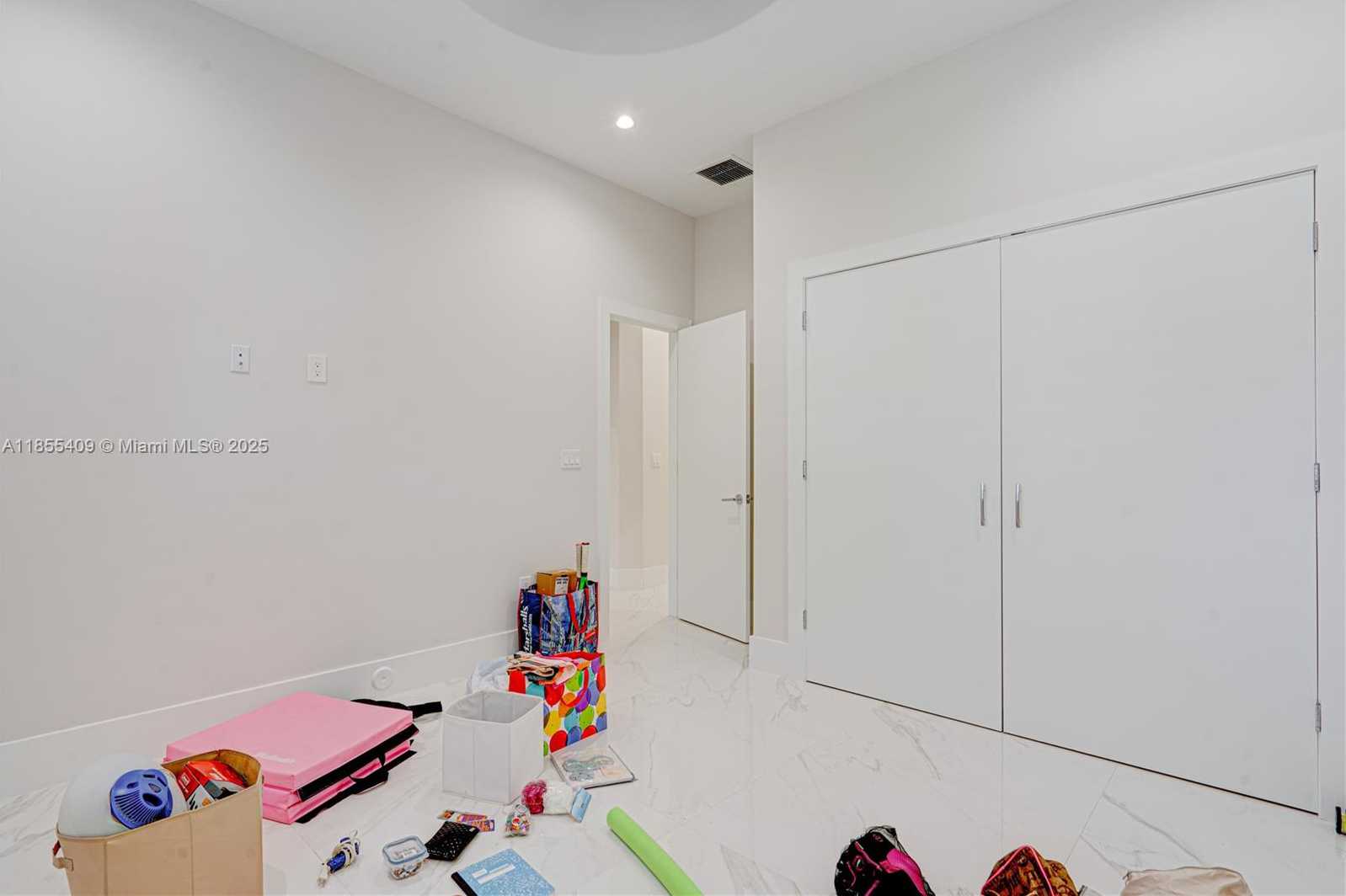 Small Image of 2521 SOUTH WEST 105TH AVE, Miami Number 46