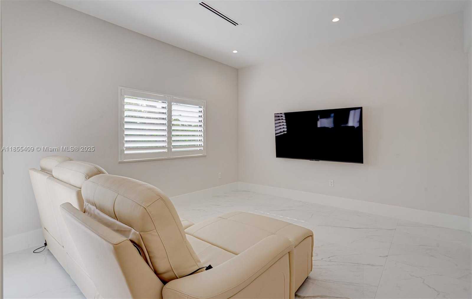 Small Image of 2521 SOUTH WEST 105TH AVE, Miami Number 59