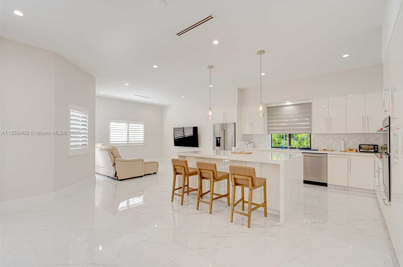 Small Image of 2521 SOUTH WEST 105TH AVE, Miami Number 6
