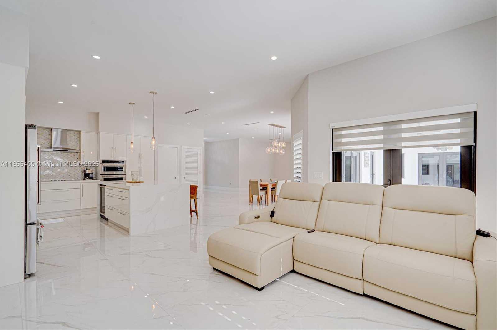 Small Image of 2521 SOUTH WEST 105TH AVE, Miami Number 60