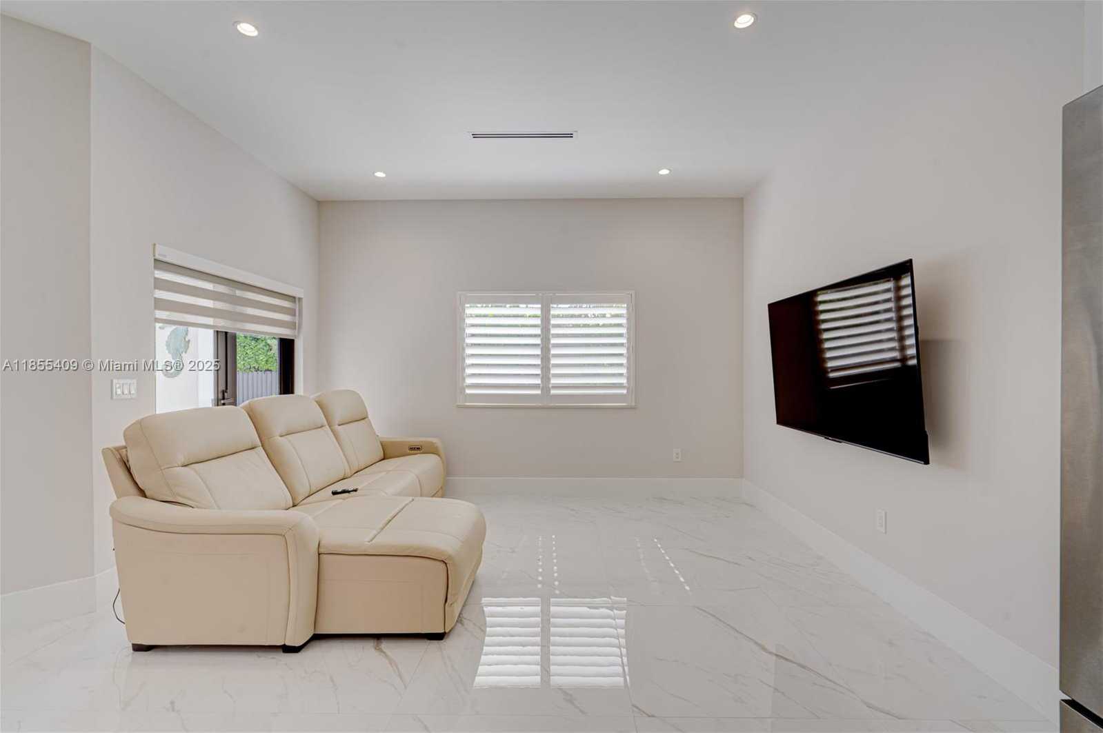Small Image of 2521 SOUTH WEST 105TH AVE, Miami Number 61