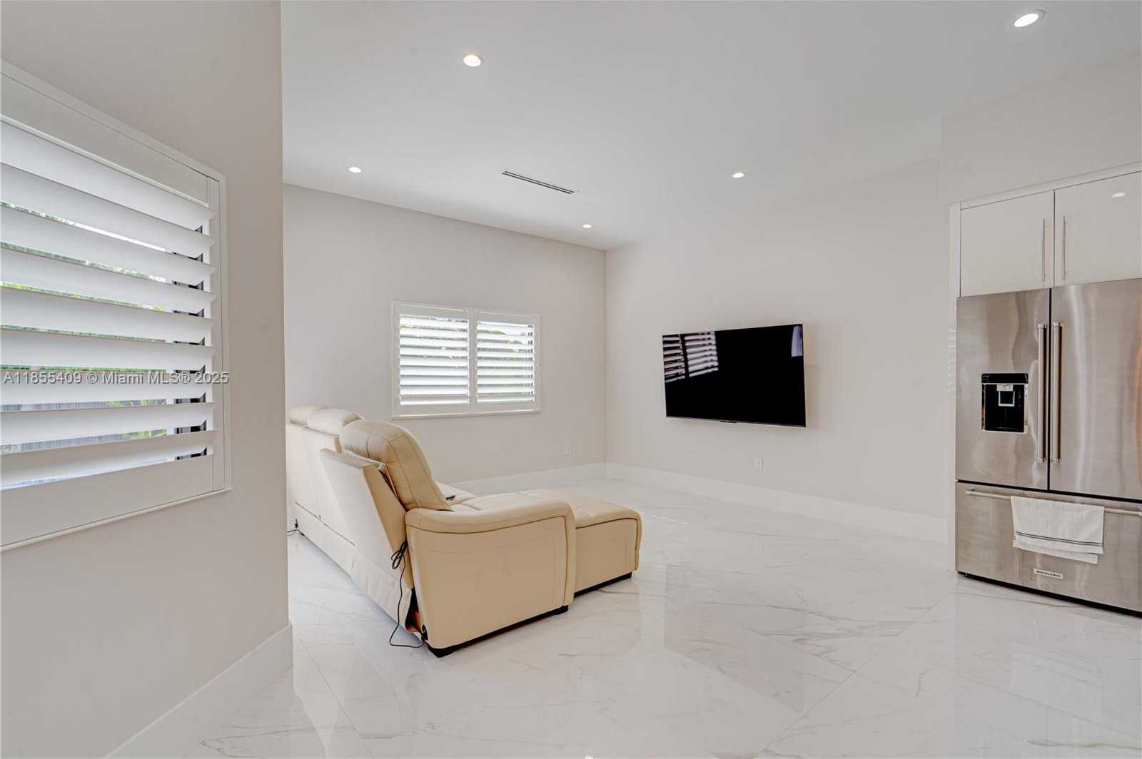 Small Image of 2521 SOUTH WEST 105TH AVE, Miami Number 62