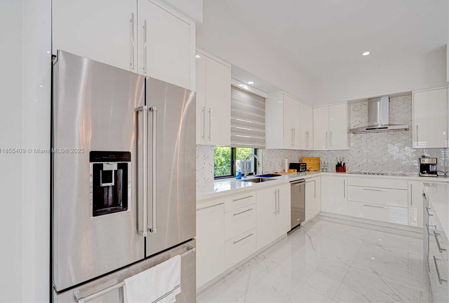 Small Image of 2521 SOUTH WEST 105TH AVE, Miami Number 7