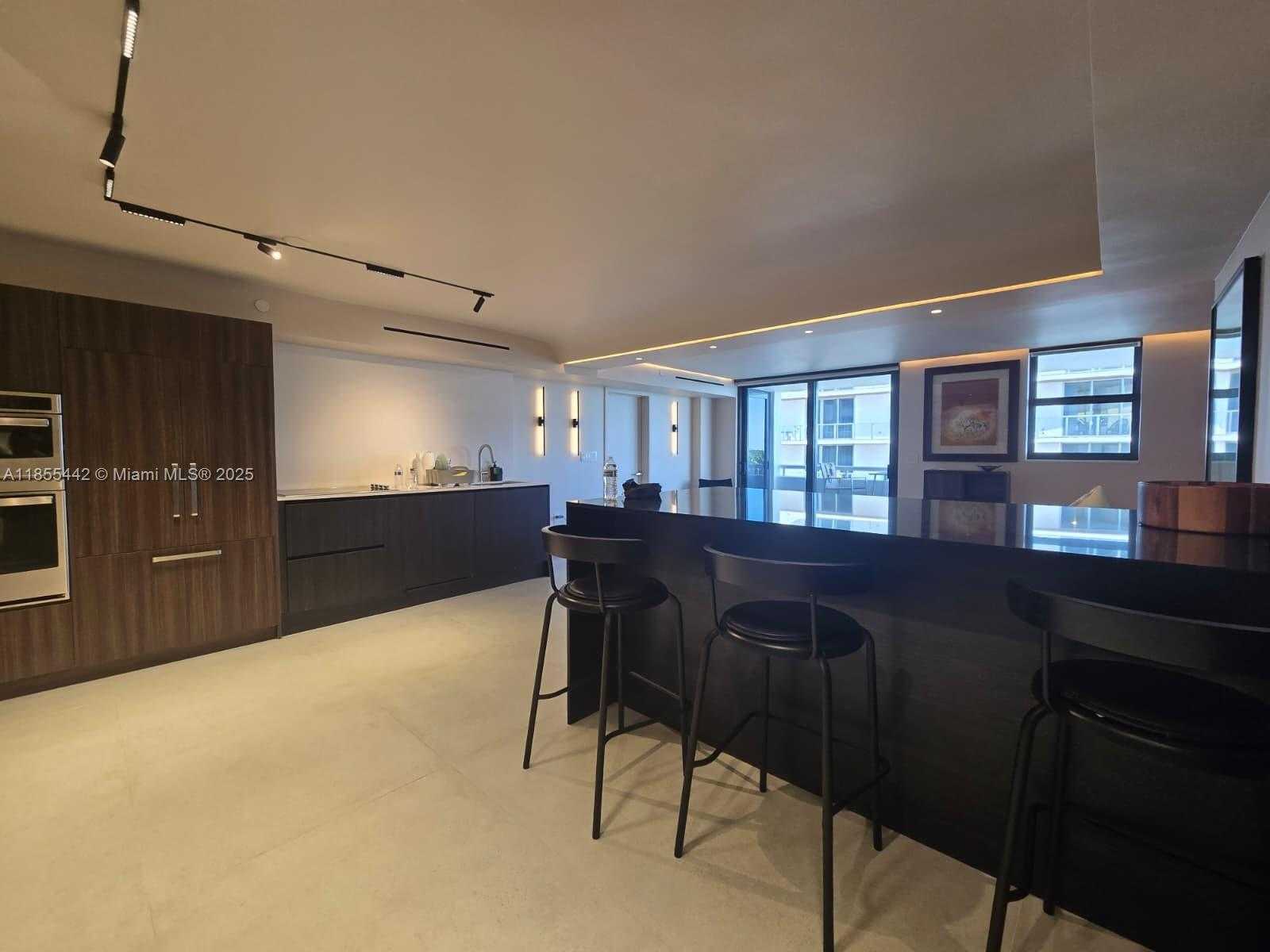 Small Image of 6820 INDIAN CREEK DR #6C, Miami Beach Number 2