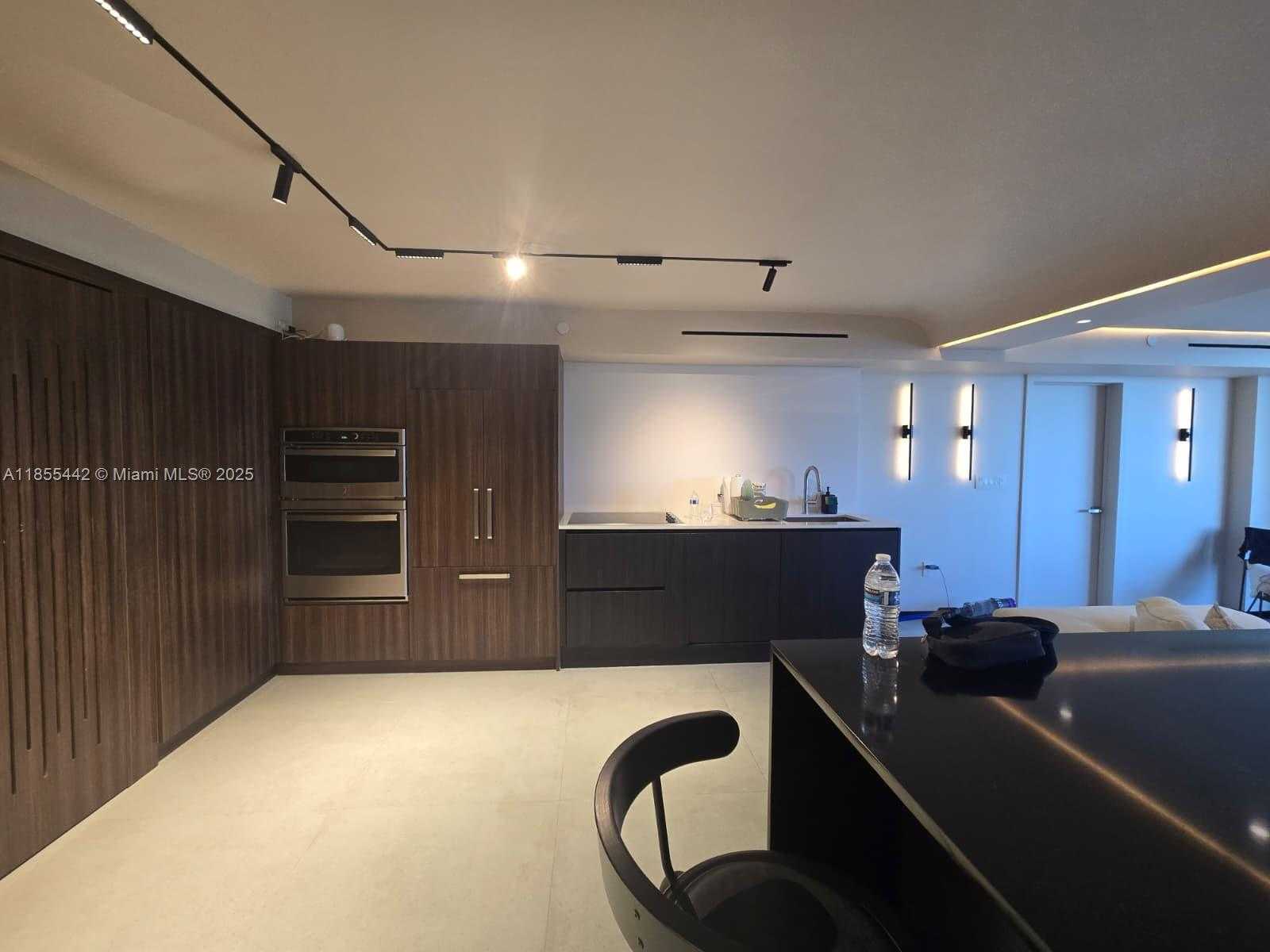 Small Image of 6820 INDIAN CREEK DR #6C, Miami Beach Number 3