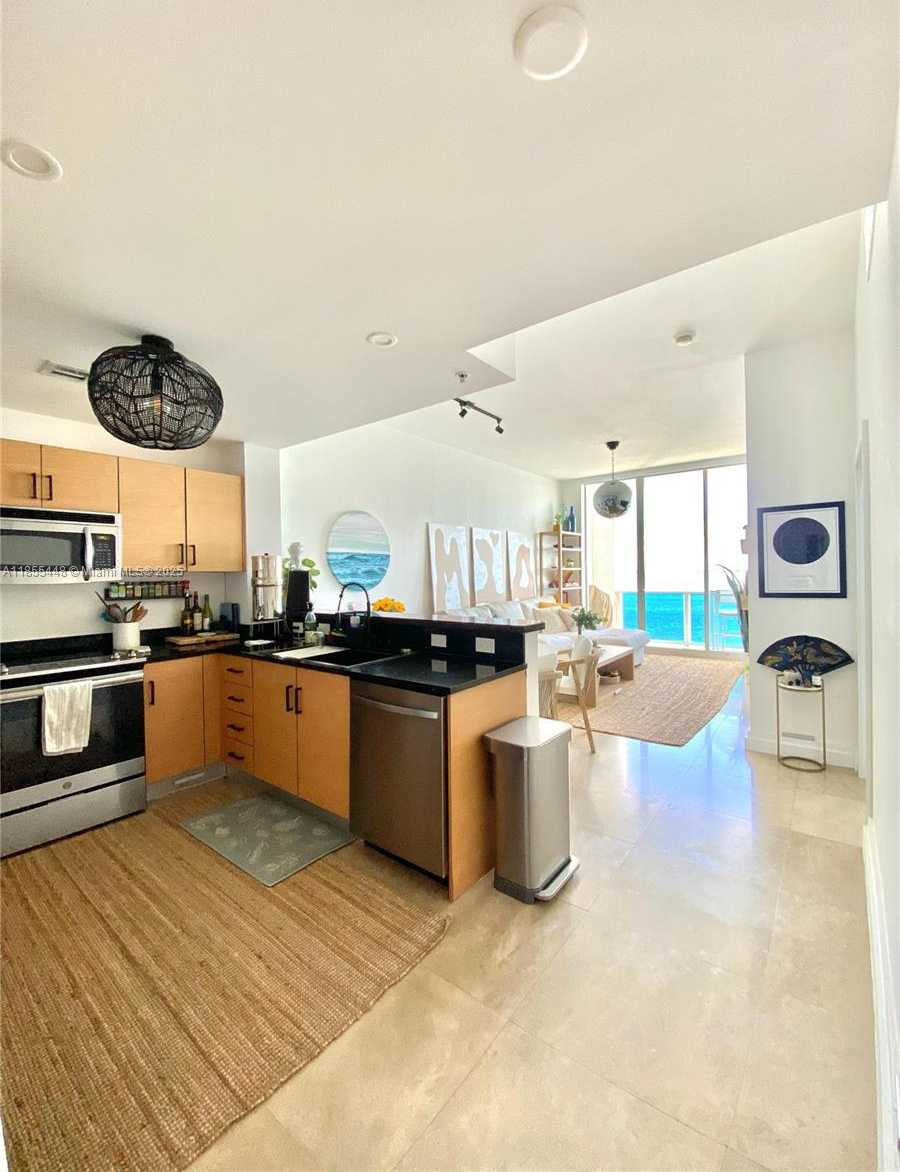 Small Image of 725 NORTH EAST 22ND STREET #8D, Miami Number 4