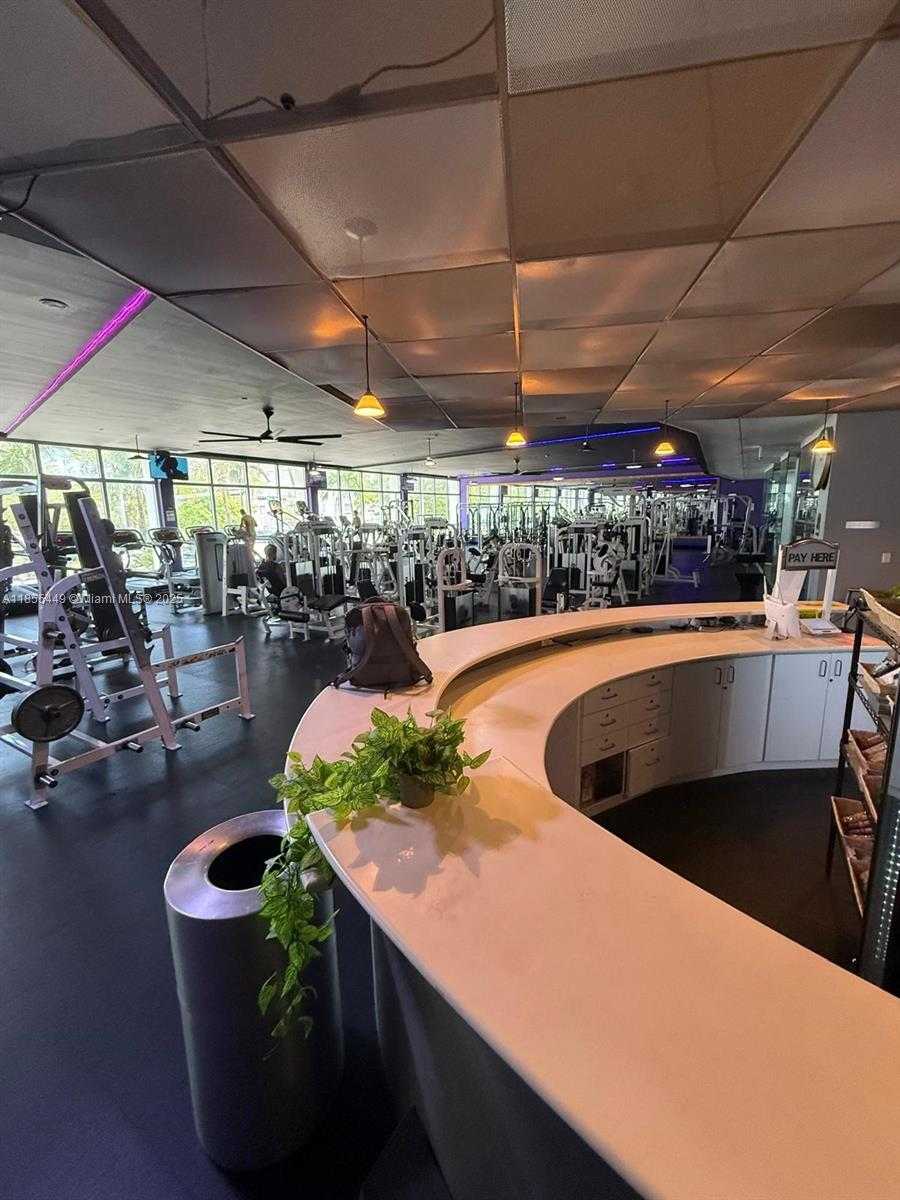 Small Image of 1000 WEST AVE #306, Miami Beach Number 10