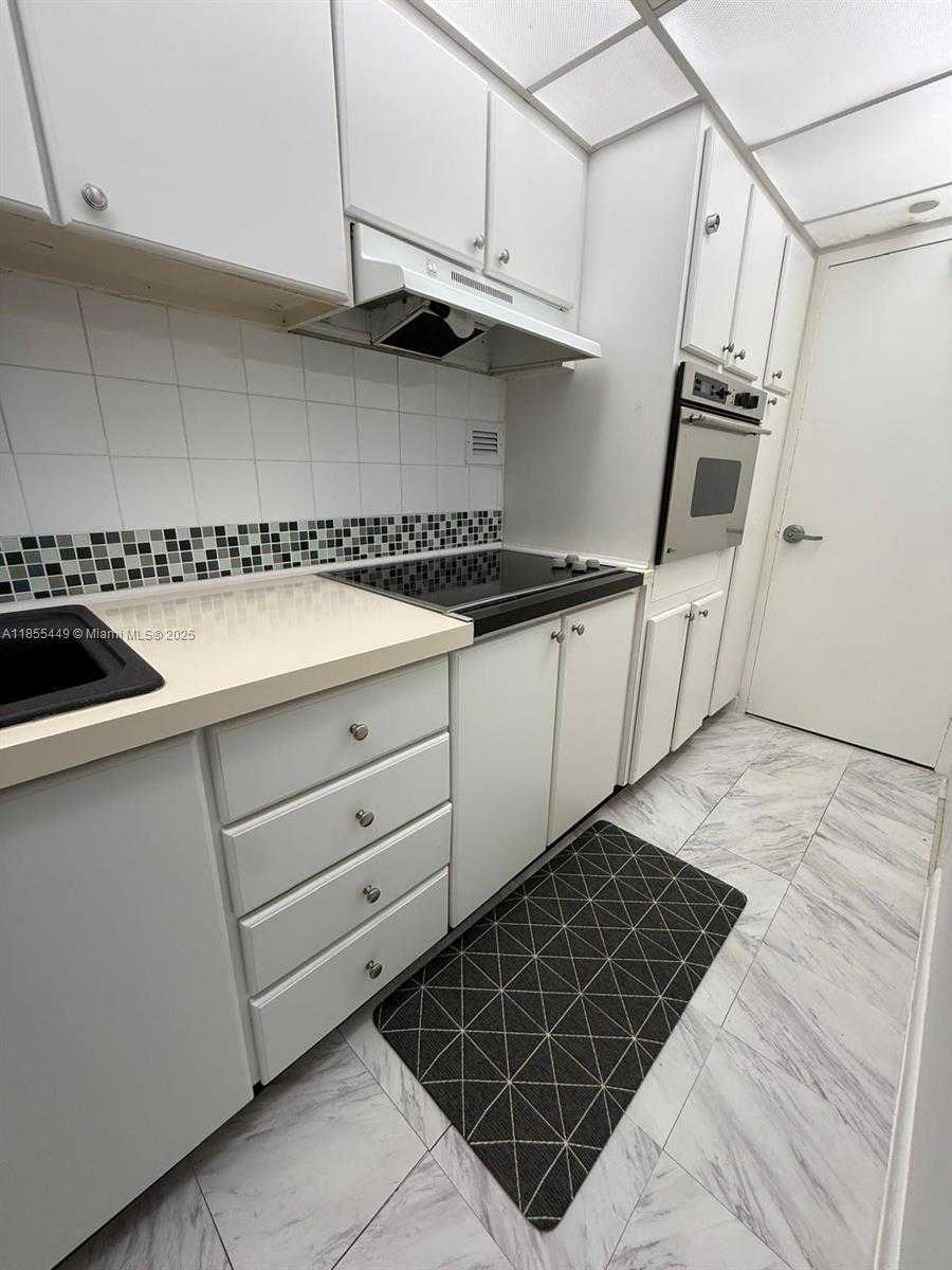 Small Image of 1000 WEST AVE #306, Miami Beach Number 2
