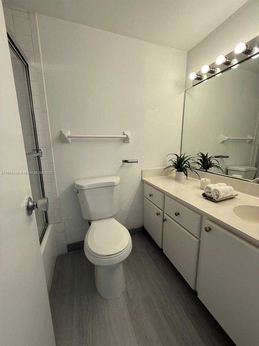 Small Image of 1000 WEST AVE #306, Miami Beach Number 6