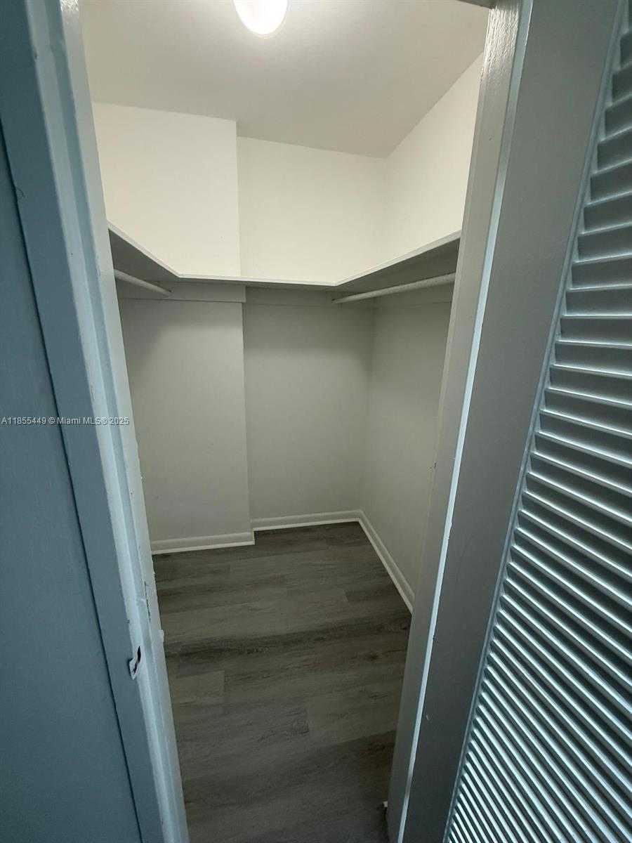 Small Image of 1000 WEST AVE #306, Miami Beach Number 9