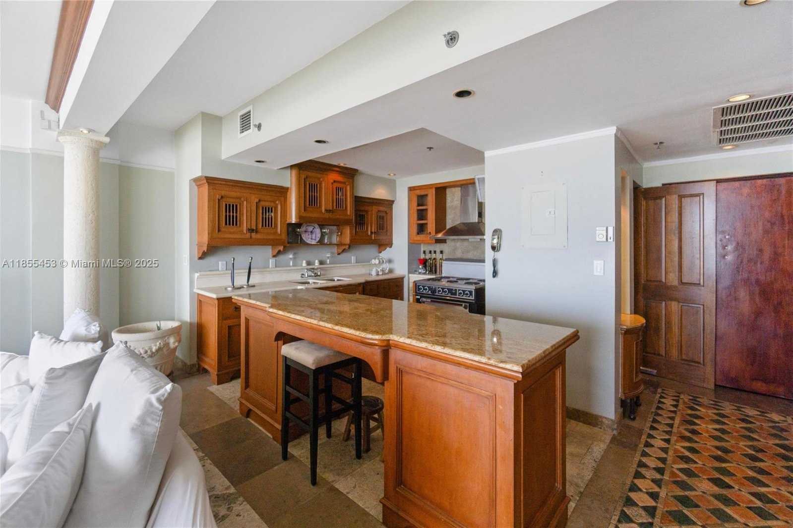 Small Image of 100 LINCOLN RD #PH8, Miami Beach Number 3