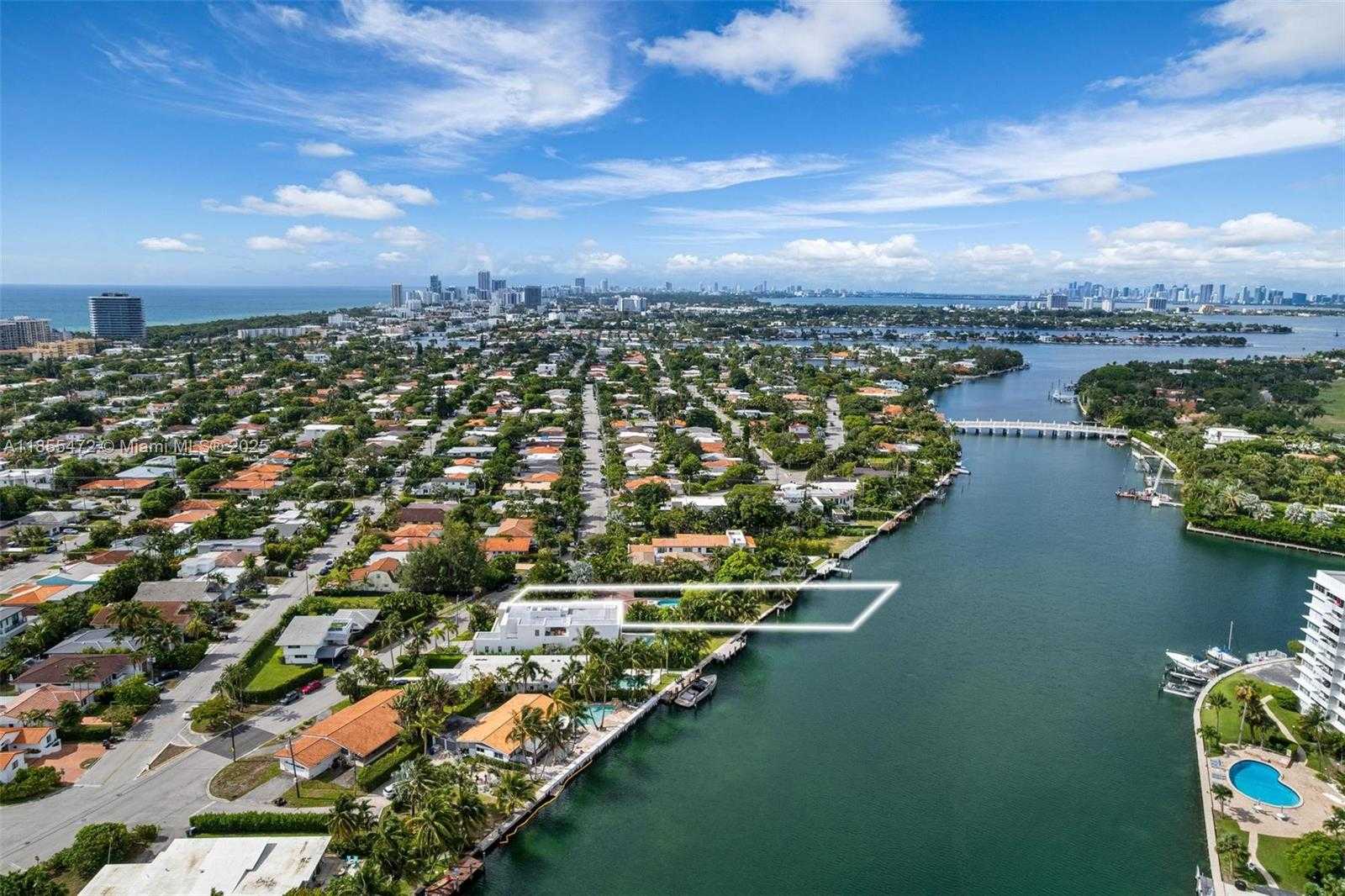 Small Image of 9250 BAY DR, Surfside Number 4