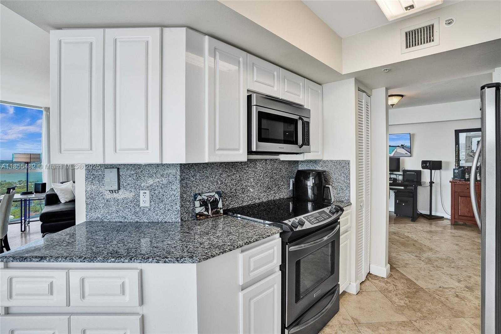 Small Image of 6301 COLLINS AVE #2805, Miami Beach Number 16