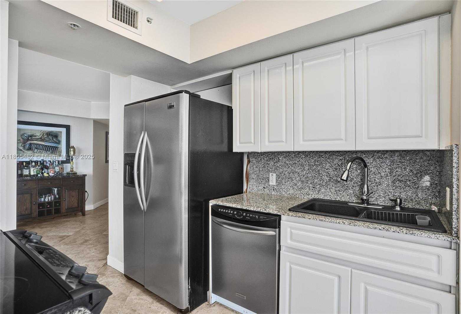 Small Image of 6301 COLLINS AVE #2805, Miami Beach Number 17