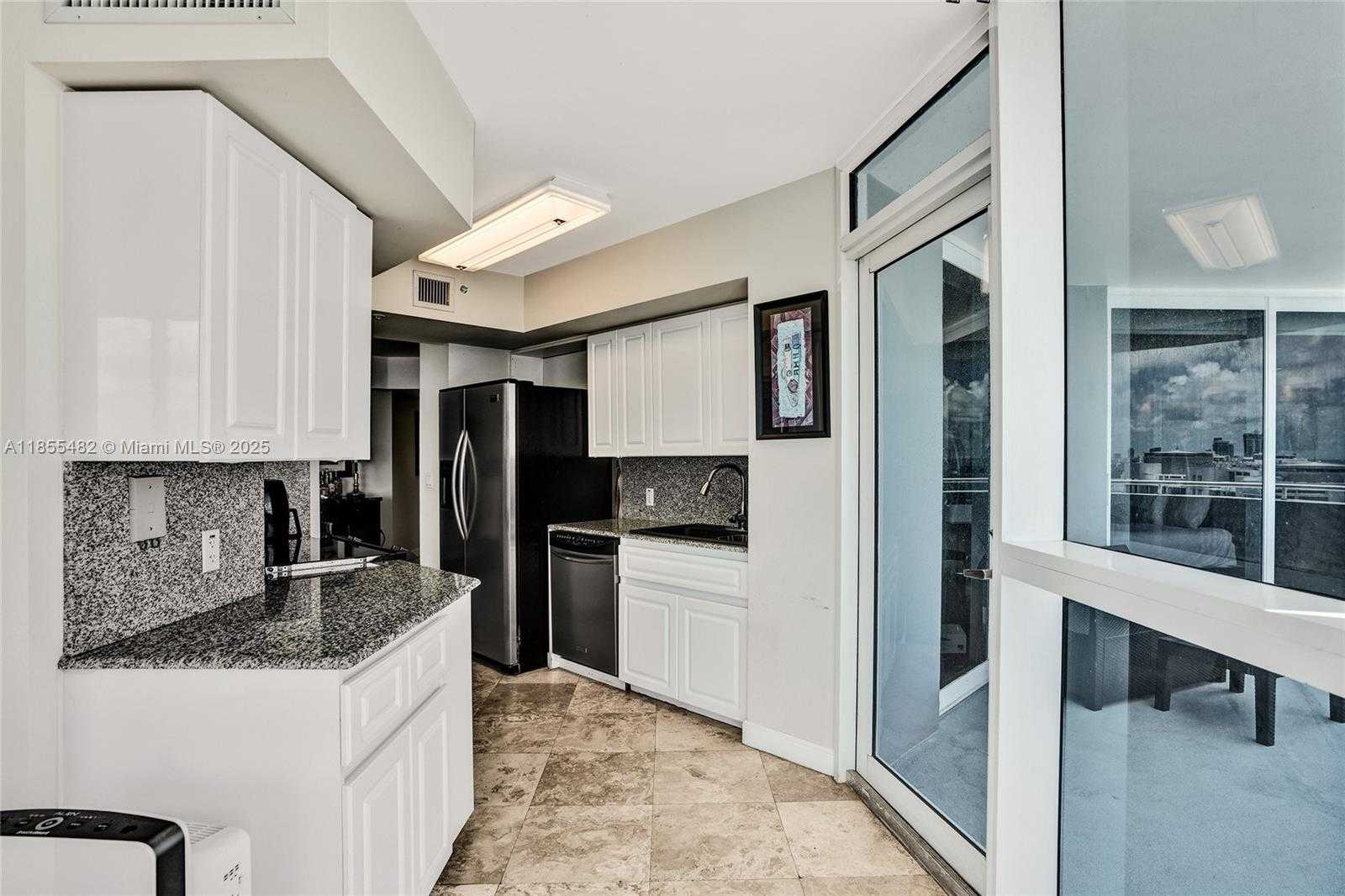Small Image of 6301 COLLINS AVE #2805, Miami Beach Number 19
